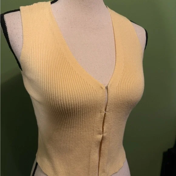 Yellow Sleeveless Ribbed Top - Picture 2 of 6